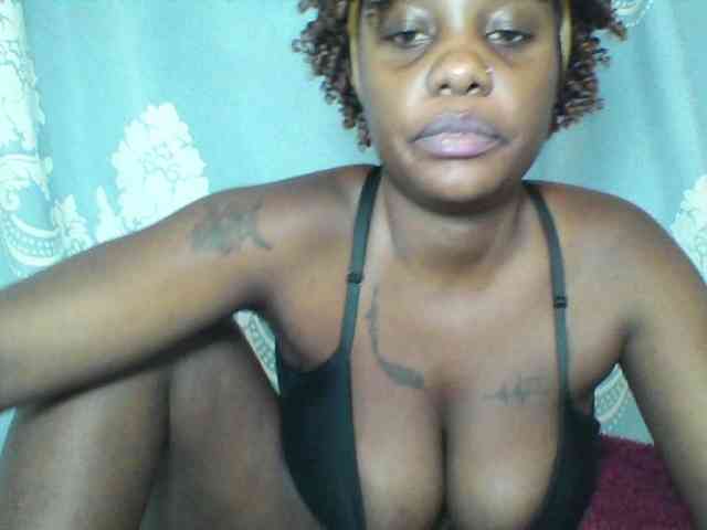Prettydarksin webcam