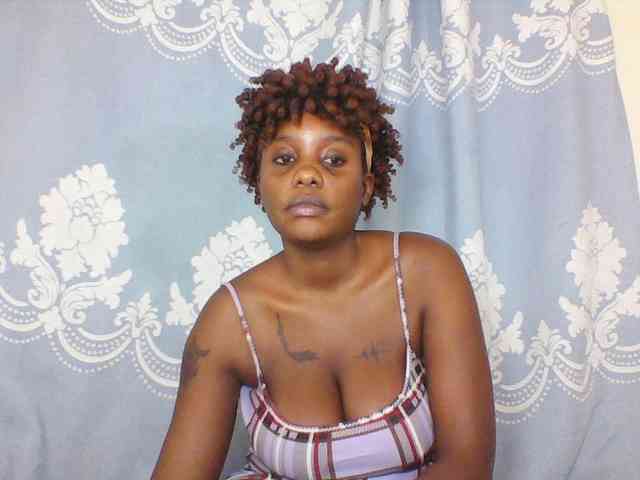 Prettydarksin webcam
