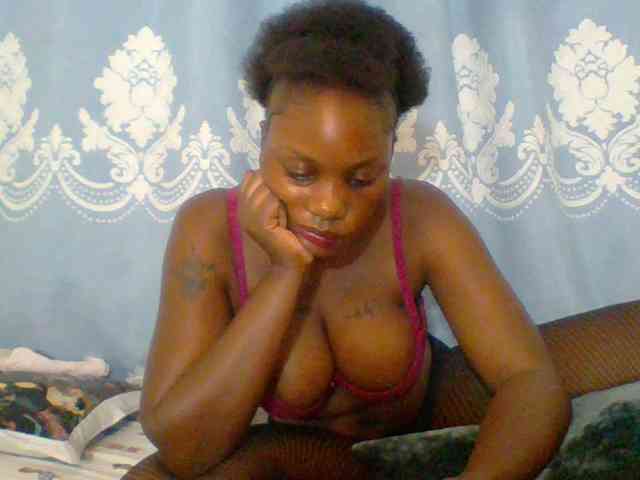 Prettydarksin webcam