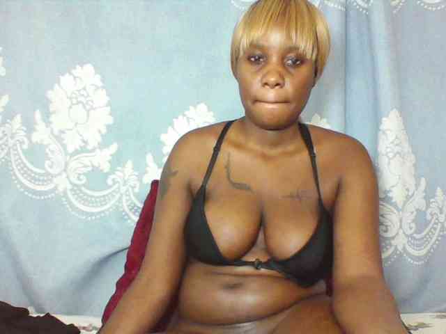 Prettydarksin webcam