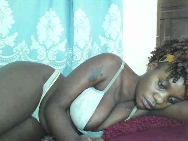 Prettydarksin webcam