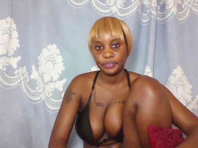 Prettydarksin webcam
