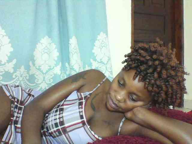 Prettydarksin webcam