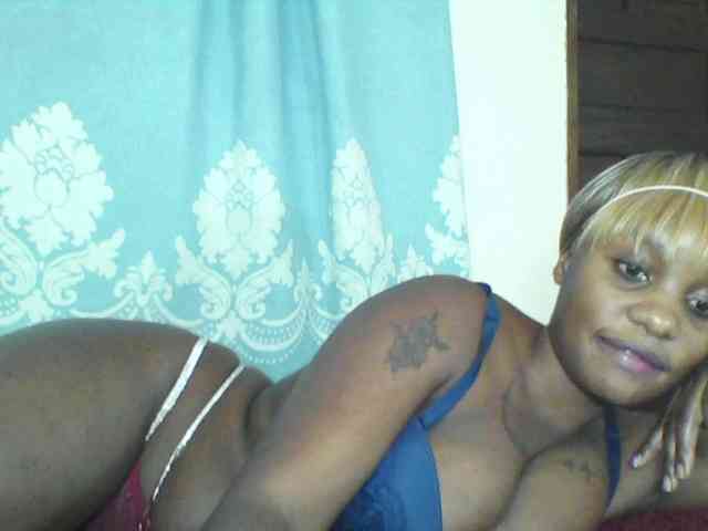 Prettydarksin webcam