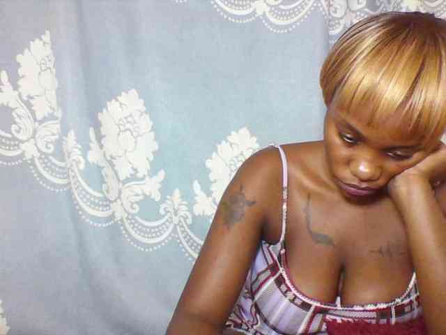 Prettydarksin webcam