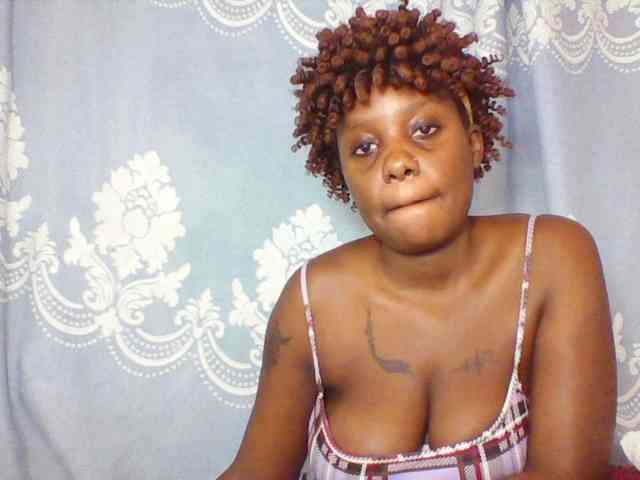 Prettydarksin webcam