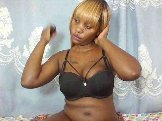 Prettydarksin webcam