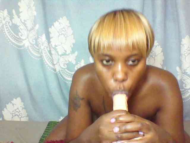 Prettydarksin webcam