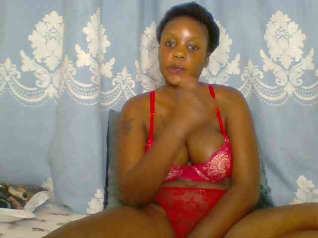 Prettydarksin webcam