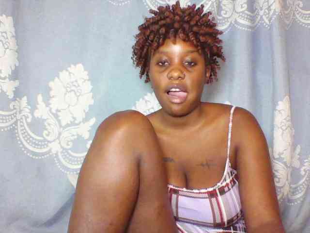 Prettydarksin webcam