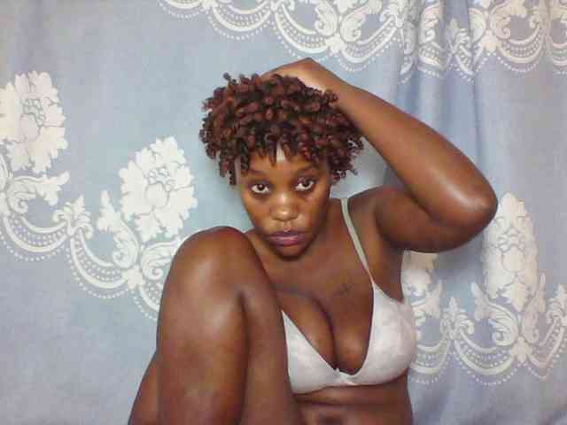 Prettydarksin webcam