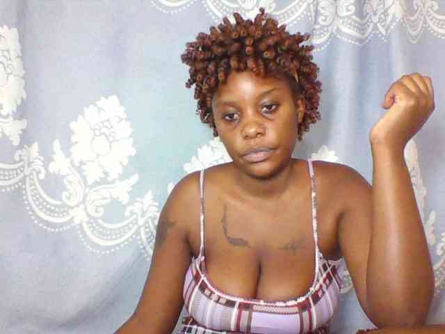 Prettydarksin webcam