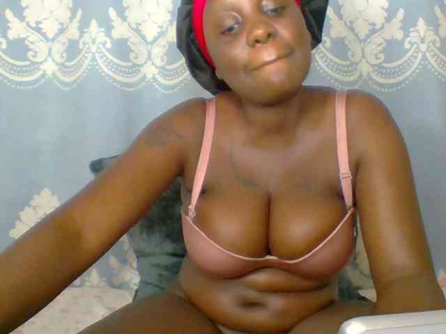 Prettydarksin webcam