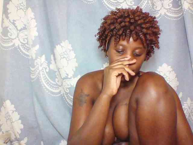 Prettydarksin webcam