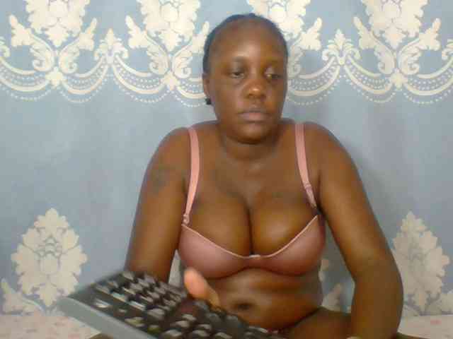 Prettydarksin webcam