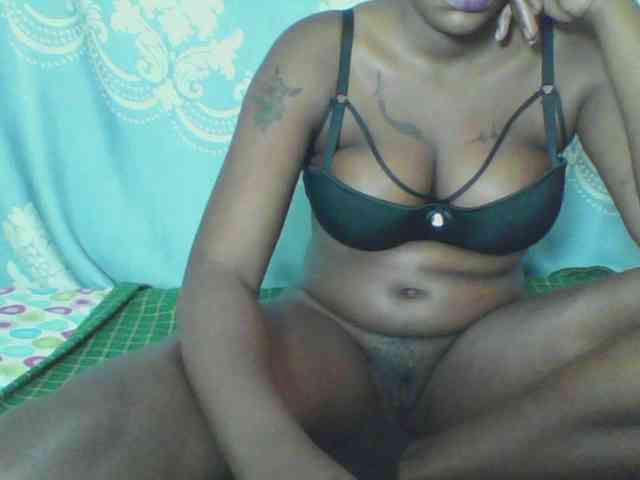 Prettydarksin webcam