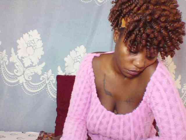Prettydarksin webcam