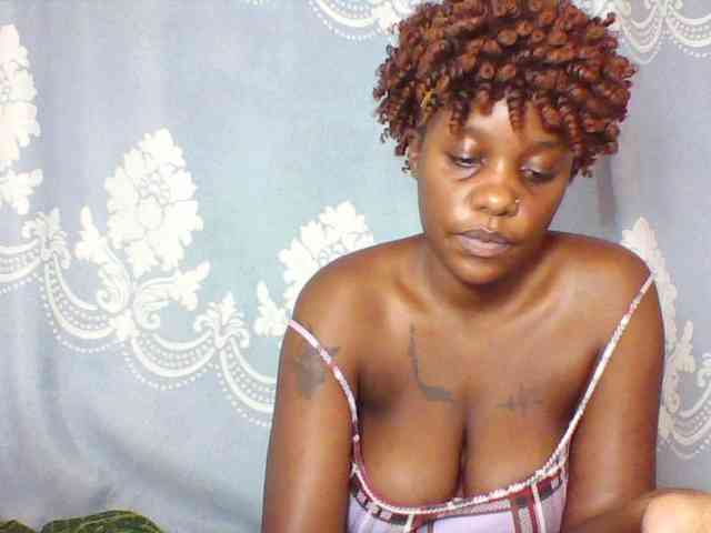 Prettydarksin webcam