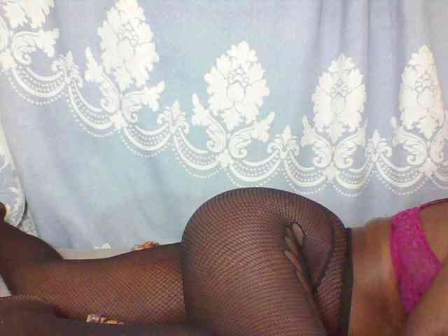 Prettydarksin webcam