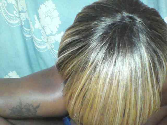 Prettydarksin webcam