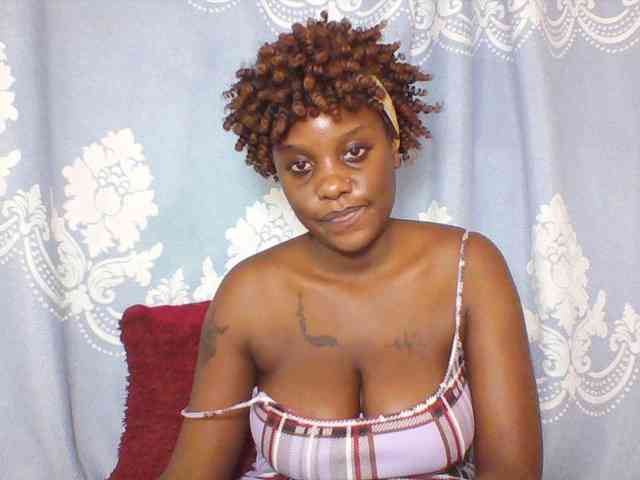 Prettydarksin webcam
