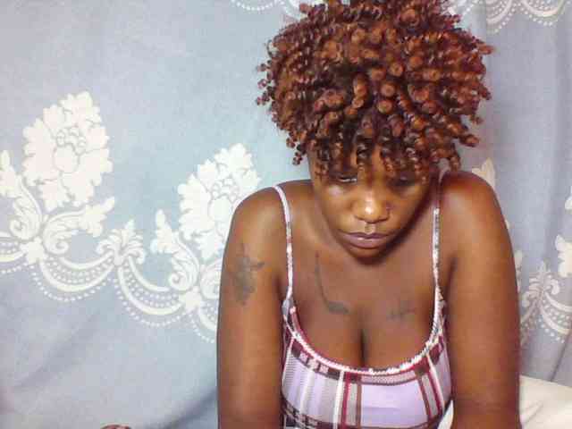 Prettydarksin webcam