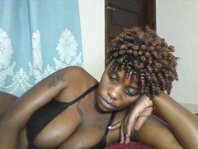 Prettydarksin webcam