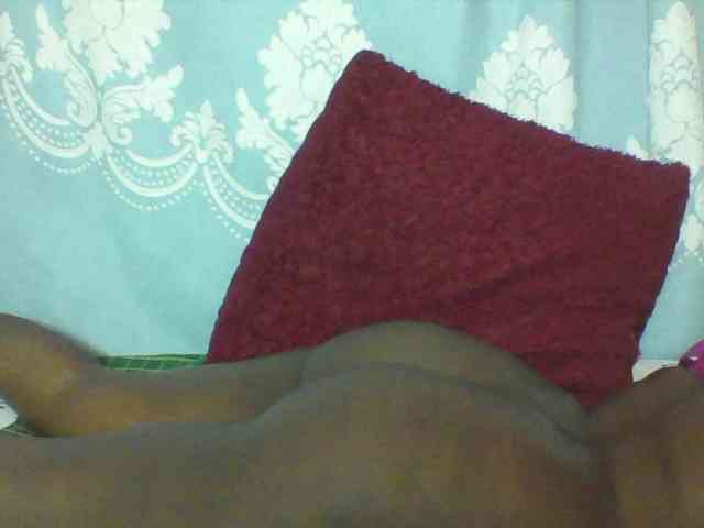 Prettydarksin webcam