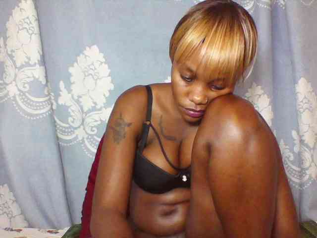 Prettydarksin webcam