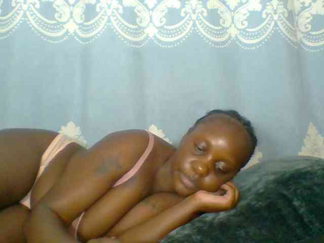 Prettydarksin webcam