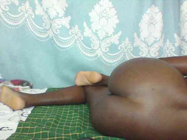 Prettydarksin webcam