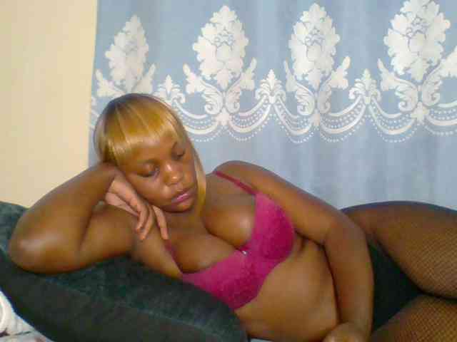 Prettydarksin webcam