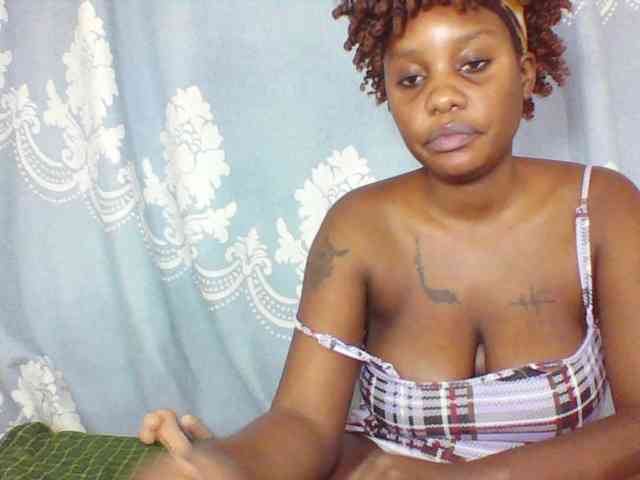 Prettydarksin webcam