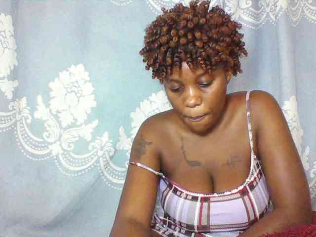 Prettydarksin webcam