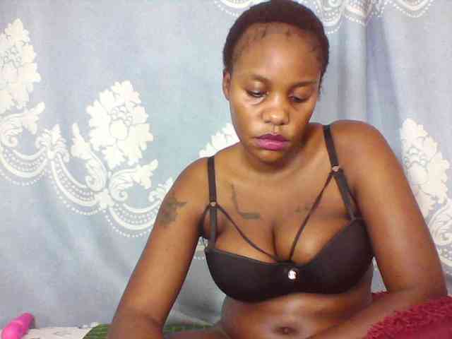 Prettydarksin webcam