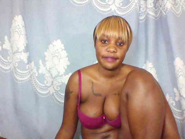 Prettydarksin webcam