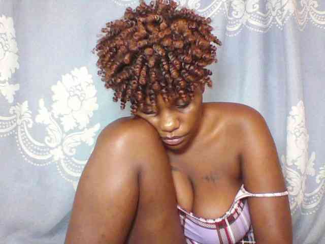 Prettydarksin webcam