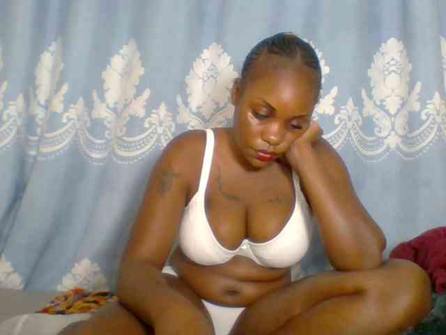 Prettydarksin webcam