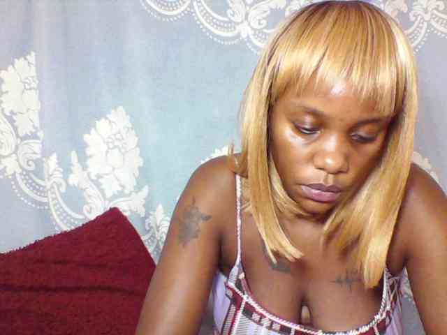 Prettydarksin webcam