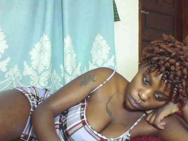 Prettydarksin webcam