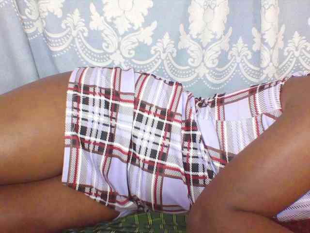 Prettydarksin webcam