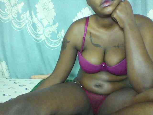 Prettydarksin webcam