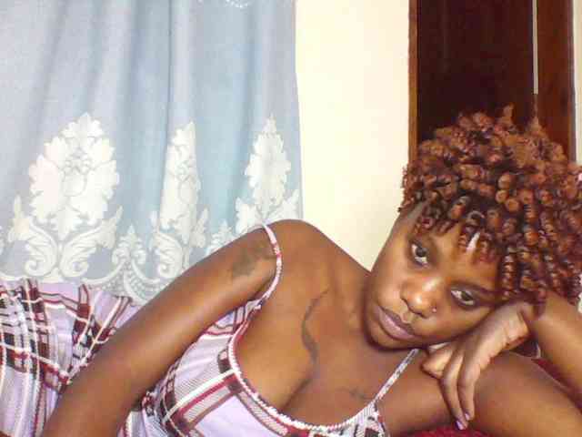 Prettydarksin webcam