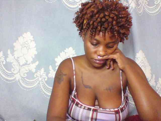 Prettydarksin webcam