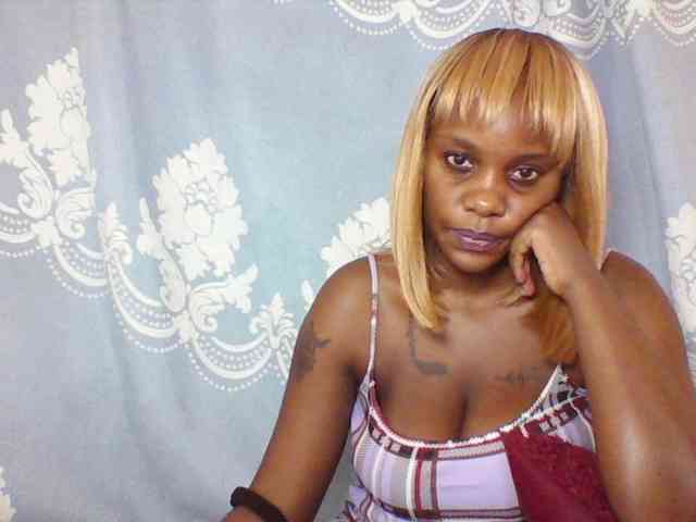 Prettydarksin webcam