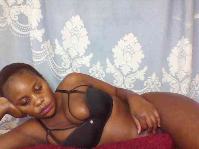 Prettydarksin webcam