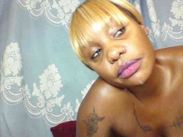 Prettydarksin webcam
