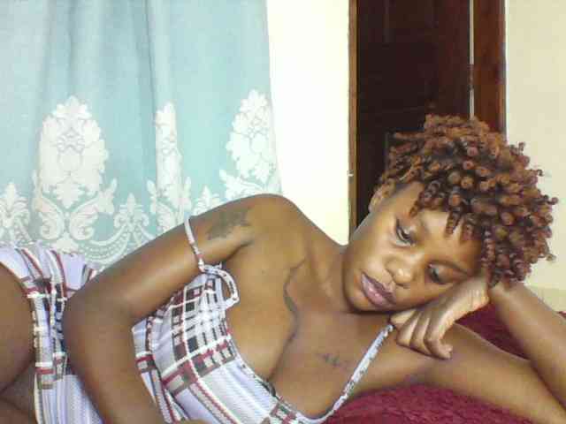 Prettydarksin webcam