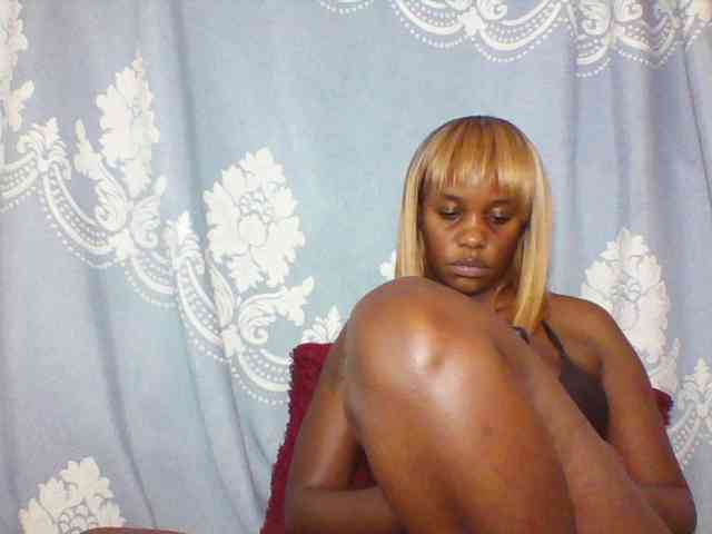 Prettydarksin webcam
