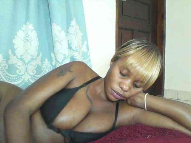 Prettydarksin webcam